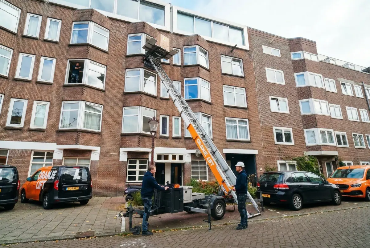 Verhuislift bij bovenwoning in het Zeeheldenkwartier Den Haag